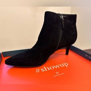 NIB NEW AEROSOLES Epigram Black Suede Kitten Heel Ankle Booties 10M w/ Zipper